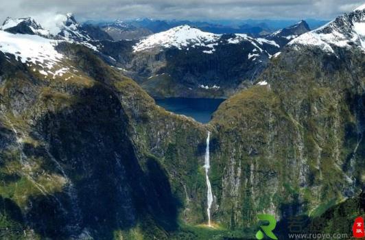 新西兰萨瑟兰瀑布