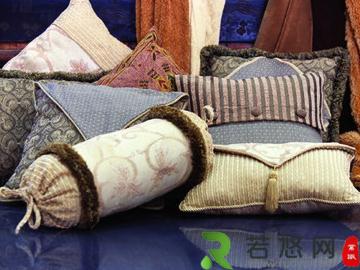 清洗枕头如何保持蓬松柔软-枕头要经常晾晒杀菌