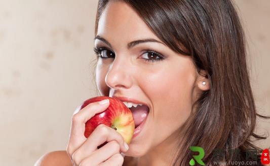 吃苹果不喝水加重便秘