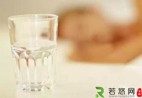 夏季应该多喝白开水-糖饮料越喝越渴