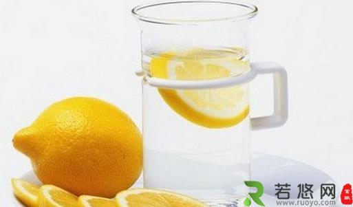 柠檬泡水隐藏的健康秘密