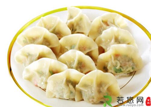 煮饺子时饺子会粘在一起怎么办？水里加点盐