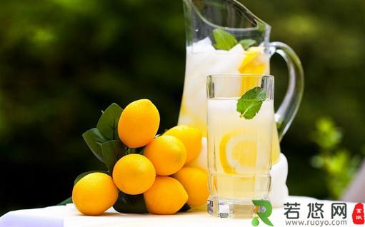 喝柠檬汁的好处：柠檬汁改善疲劳