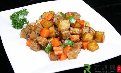 土豆烧牛肉怎么做？