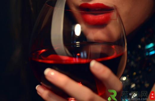 女性喝红酒有什么好处？喝红酒要注意什么？