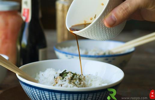 传统调味品酱油的种类 酱油最营养的吃法