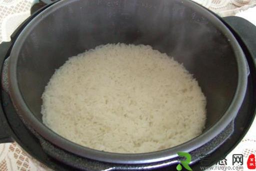 如何用高压锅蒸米饭？高压锅蒸米饭的做法