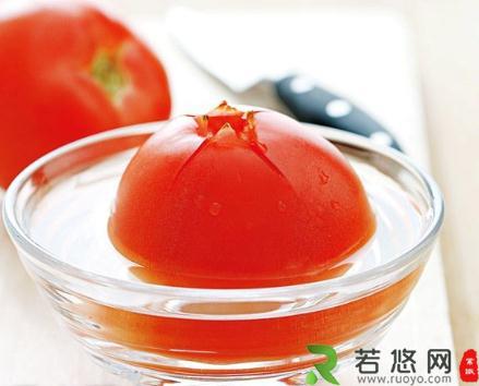 西红柿怎么去皮？西红柿去皮方法，怎样给西红柿去皮妙招：开水烫一下巧去西红柿皮