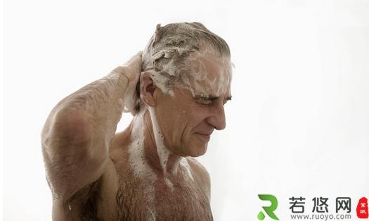 老年人洗头发需要注意什么