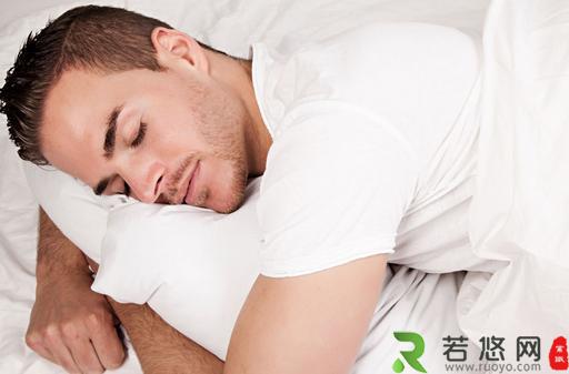 男人睡姿发出特殊健康信号