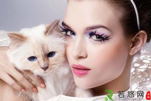 时尚猫眼妆眼线的画法
