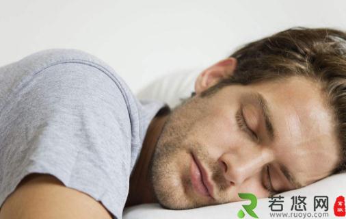 男人睡姿发出的特殊“健康信号”