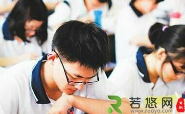 高三学生失眠怎么办 泡脚自我按摩