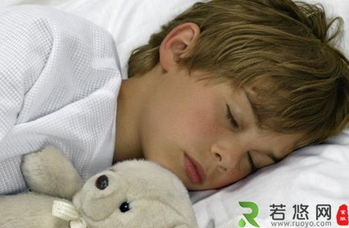 青少年睡眠少6小时增肥胖风险
