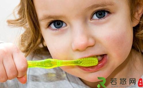 幼儿保健从小做 儿童护齿应从长牙开始