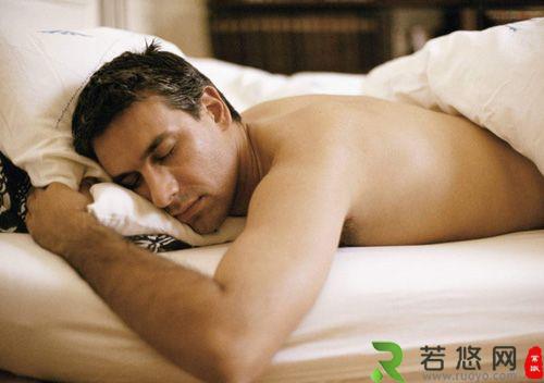 男人裸睡的好处多多：科学裸睡有利于增强男性性自信