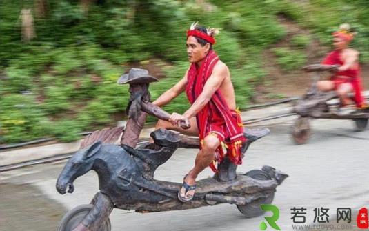 菲律宾一部落的交通工具 造型奇特 刹车完全靠脚
