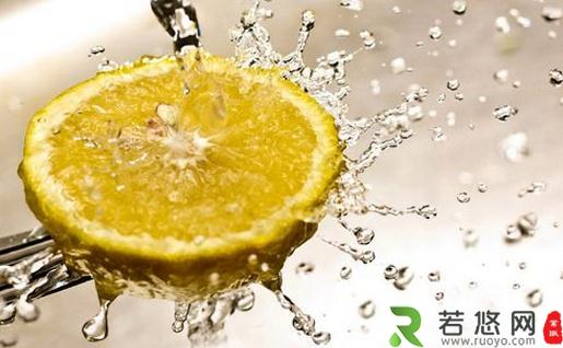 柠檬泡水到底有啥护肤功效？