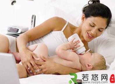 纯哺乳期宝宝喂养误区：新生儿喂养误区