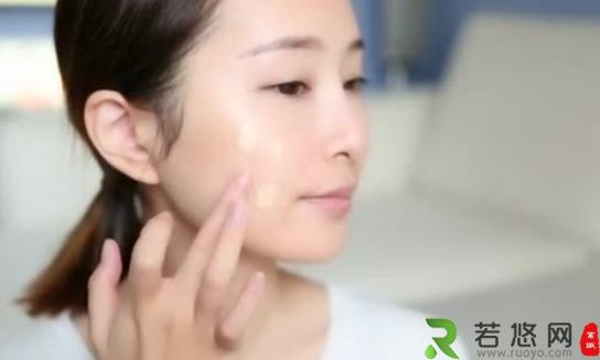如何自制护肤品打造水嫩光滑肌肤？