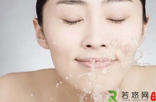 白醋洗脸的正确美白方法 要美白洗脸的水温很重要