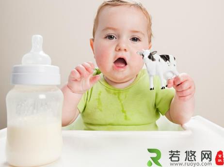 新生儿吐奶：新生婴儿吐奶怎么办？新生儿吐奶原因