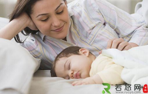 宝宝睡觉时什么睡姿最好？