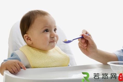 宝宝喂养误区：辅食添加比母乳喂养更重要