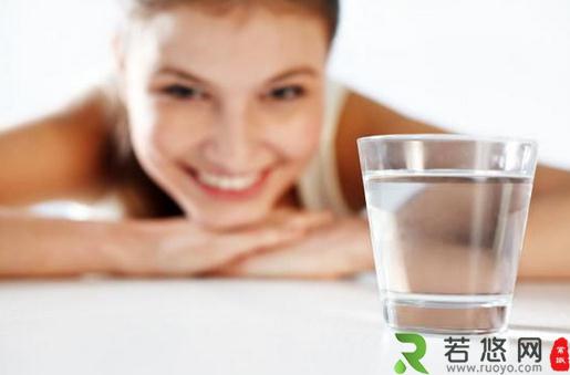 多喝水就能让皮肤变好吗？