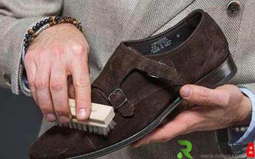 皮鞋霉点处理方法 皮鞋的日常保养