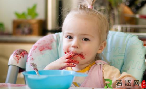 吃饭会影响孩子的一生 大人在饭桌的言行举止对孩子影响大
