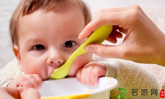 判断宝宝饥饱这些方法超有效 不要宝宝一哭就喂奶