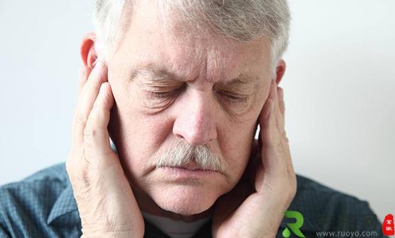 预防老年人幻听按摩耳朵 常揉揉耳朵更能健康长寿