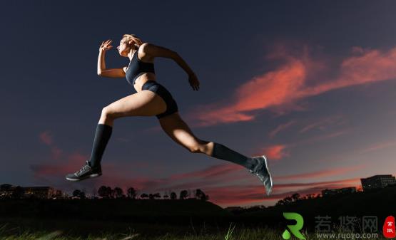 跑步锻炼好处多 做到七点跑步不伤膝能壮膝