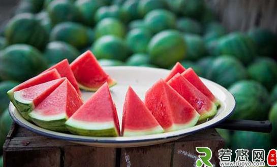 夏日吃西瓜的好处 夏季吃西瓜的禁忌人群